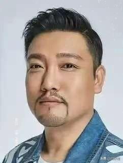 贾冰估计现在最后悔为什么要去去吃那顿饭，8月3日成都那家川菜馆，一个密闭包厢，几