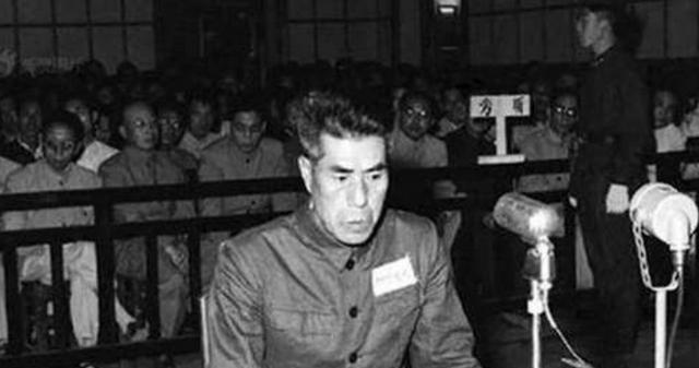 1957年，老八路徐永卿在上海菜市场买菜时，突然看见一个熟面孔。他脸色立刻变了，