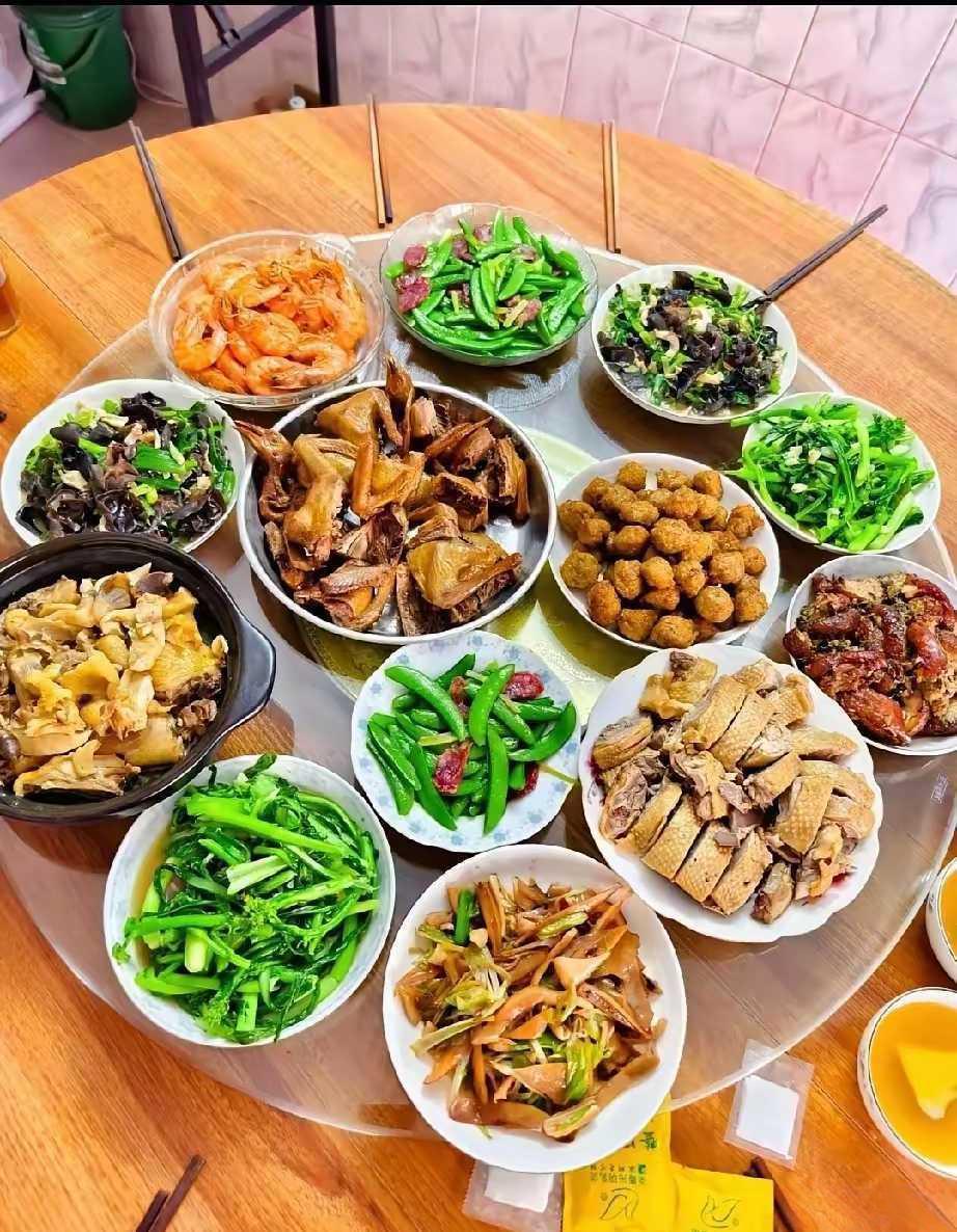 这桌菜在农家乐吃了750块钱，大家觉得这个收费合理吗？