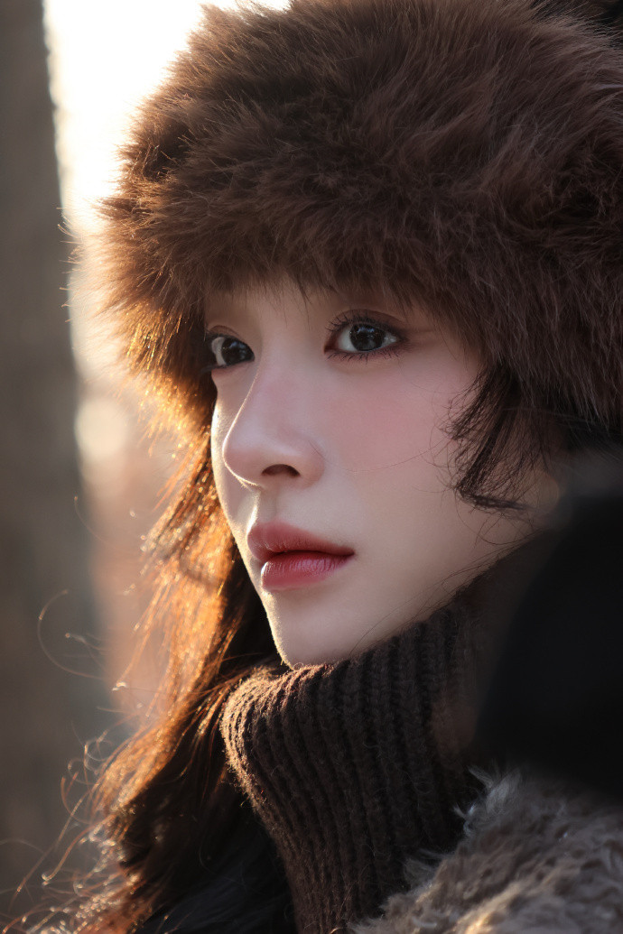 周洁琼雪景写真，好像雪国精灵啊，感觉被净化了，怼脸拍更是伟大！