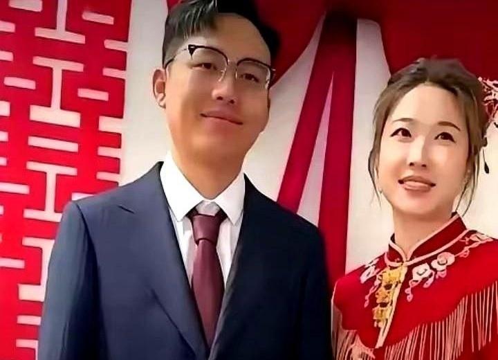 高一坐在最后一排的少年，真能把班主任娶回家？厦门这场婚礼，把很多人看愣了。新