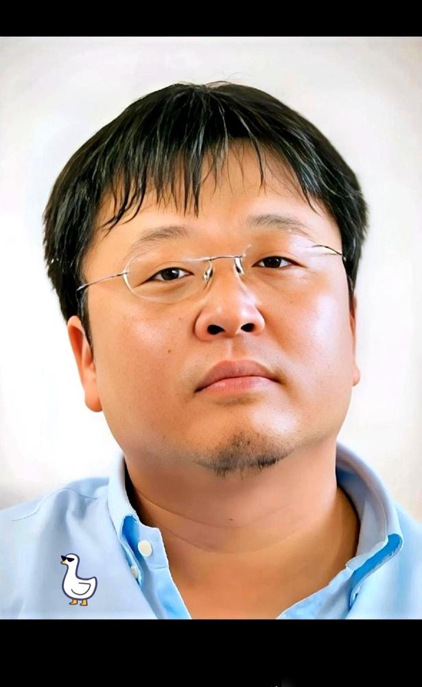 我今天知道一件事，后背有点发凉。​我吃的海底捞，喝的蜜雪冰城​我爸妈穿的