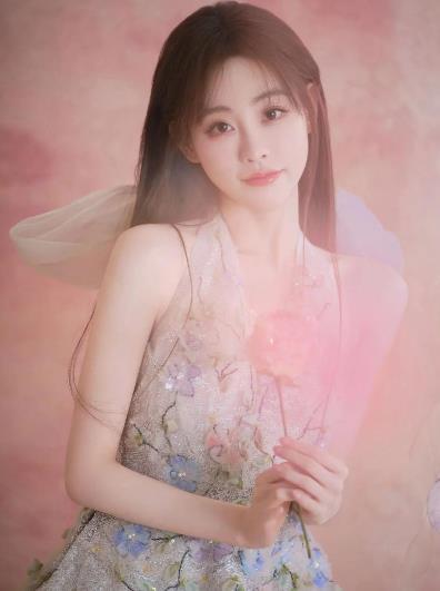 迪丽热巴成立个人工作室上一个离开嘉行的是祝绪丹有消息称，嘉行的当家花旦迪丽热