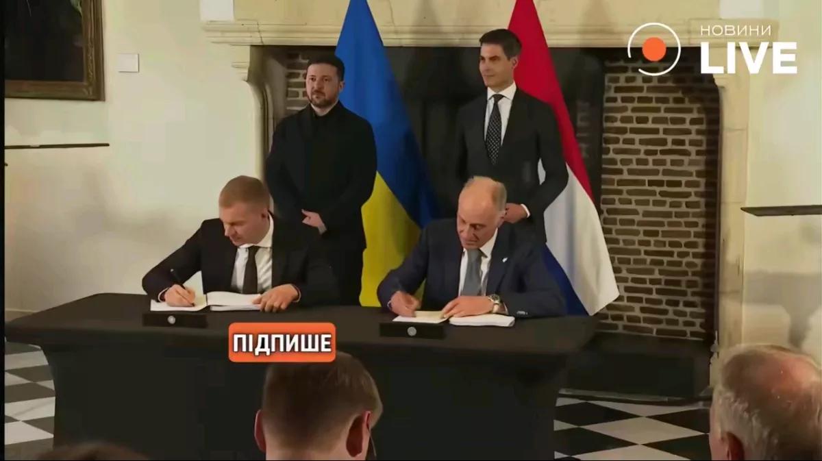 欧洲新闻网报道，当地时间16日，正在荷兰访问的乌克兰总统泽连斯基，和新任荷兰总理