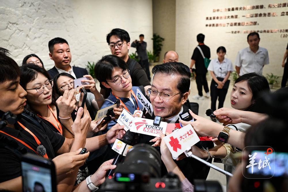 国民党副主席张荣恭今日表态，有高度有见地，说到了两岸民众心坎里！