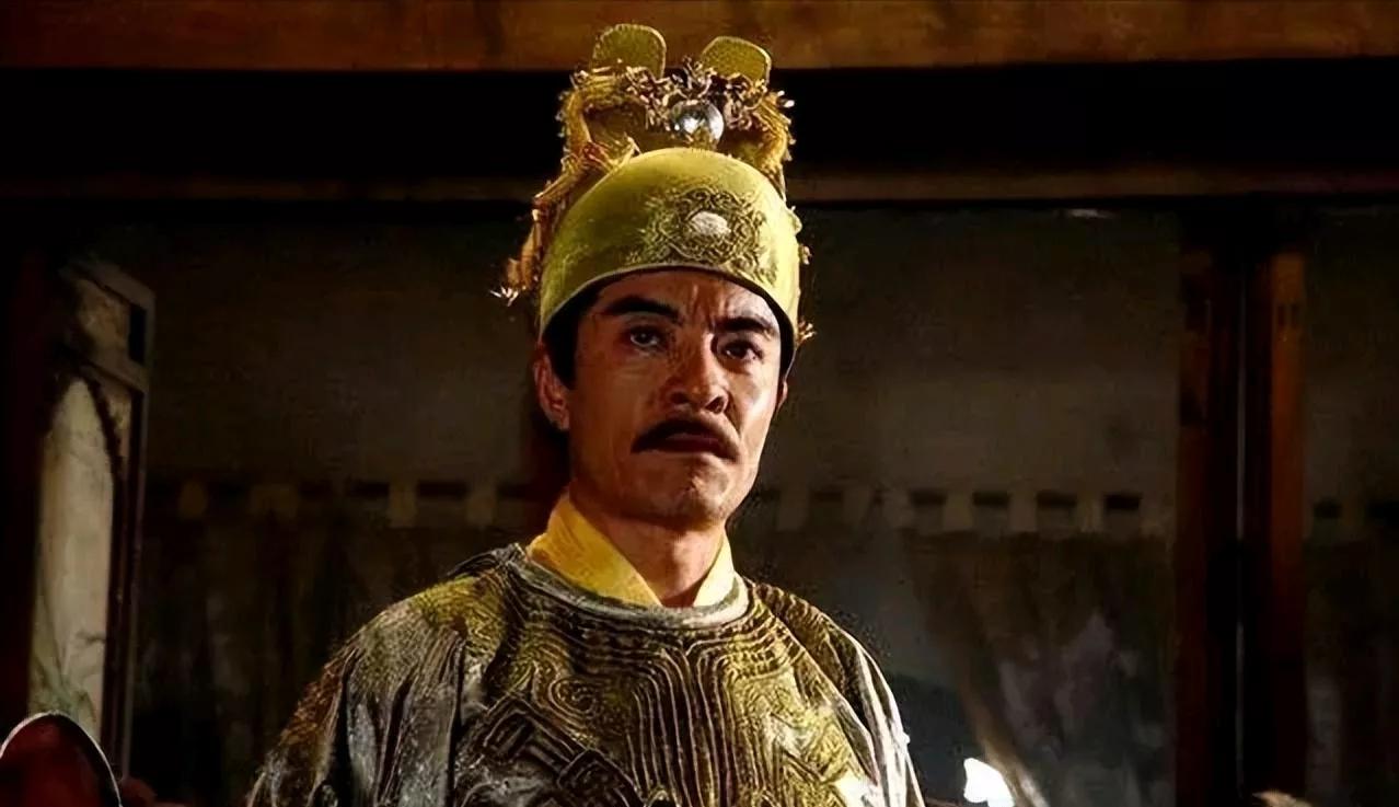 大顺在西安那会儿，看着像模像样：铸钱、设衙门、考科举。可钱是软的，含铅太多，出了