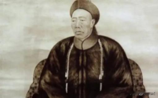 1966年，北京发现了太监李莲英的墓。当专家打开棺椁想要移开李莲英的尸体时，却被