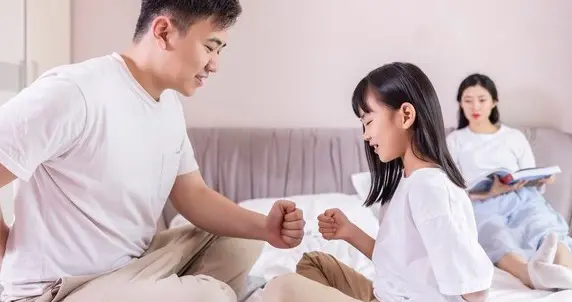 父母最高级的自律: 管住嘴、少唠叨、懂闭嘴