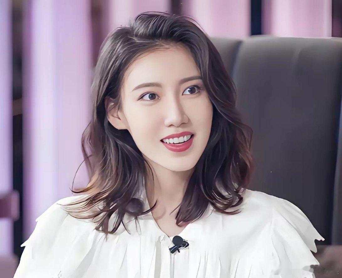 演员高露，引发热议。7月8日，43岁的高露，冲上热搜，这一次，不是带来新作品，而