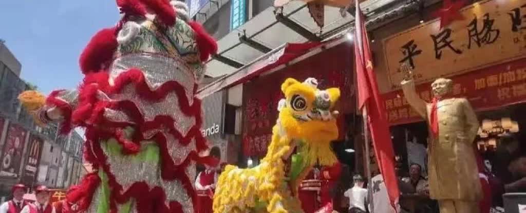 贵阳，女子将一袋子落在了面馆里，面馆老板发现以后，打开一看，差点没惊掉下巴，整整