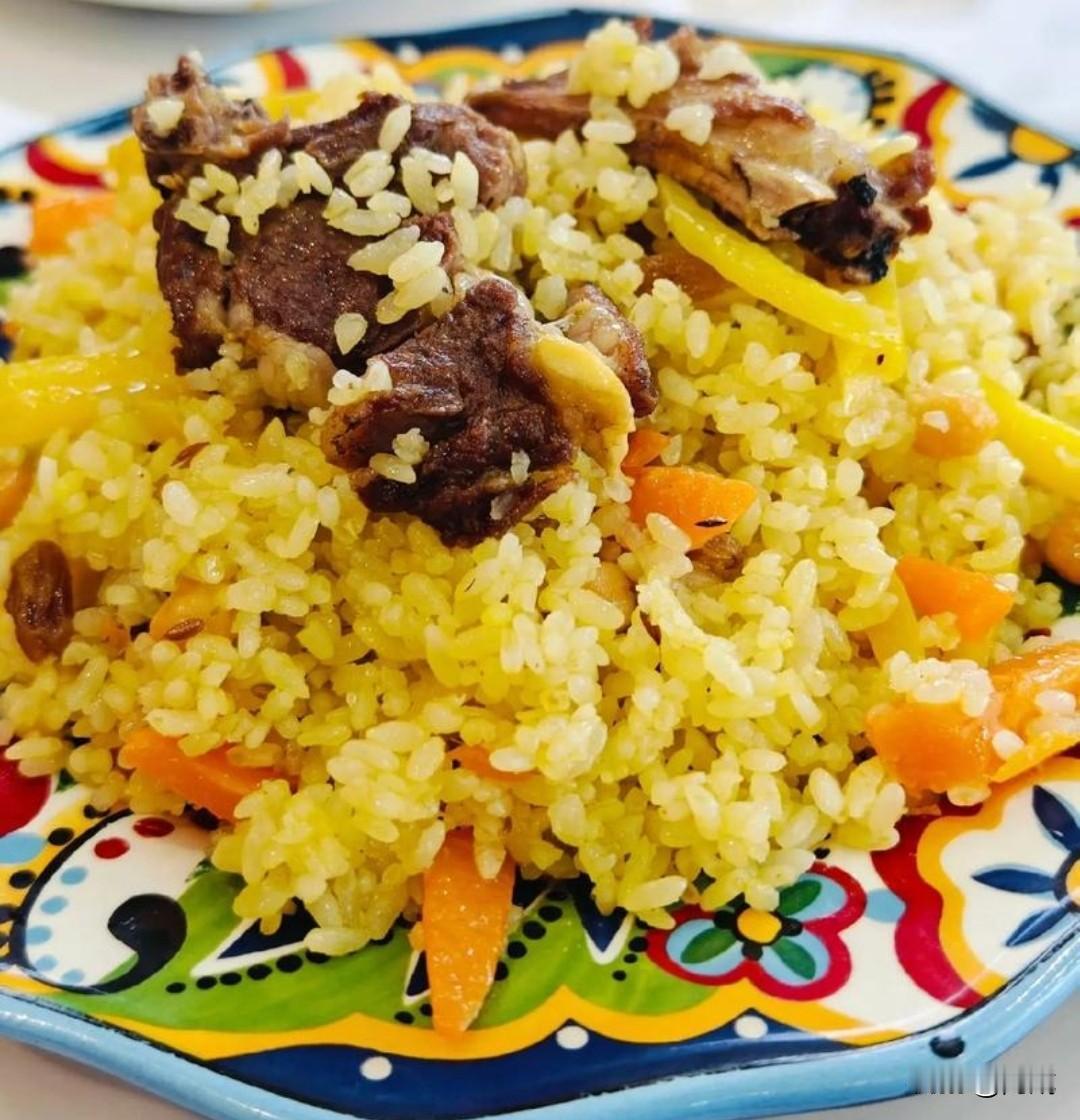 以前送外卖时，碰到过一件挺有意思的小事。那天我把一份炒饭送到酒店房间，门只