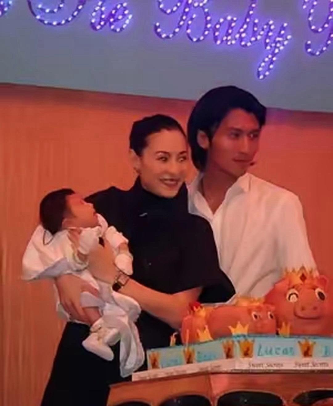 当年锋‏芝⁠﻿给Lu‎c‏a⁠s办满月宴⁠‎，95岁的谢老太从温哥华‏大⁠老远⁠