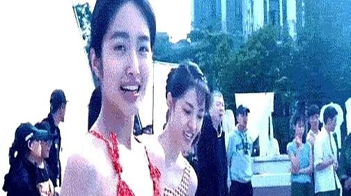 娱乐圈大佬的偏爱真藏不住！冯导新电影直接定赵丽颖，这操作绝了——以前带范冰冰