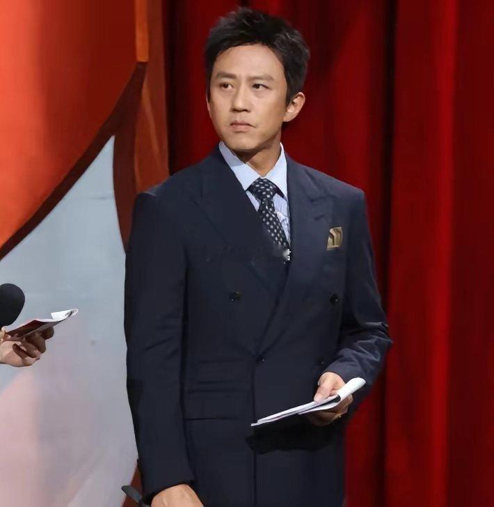 我就知道这个金鸡奖一定会闹出不少乐子，最好笑的不是热心市民朱一龙而是魔丸邓超又又