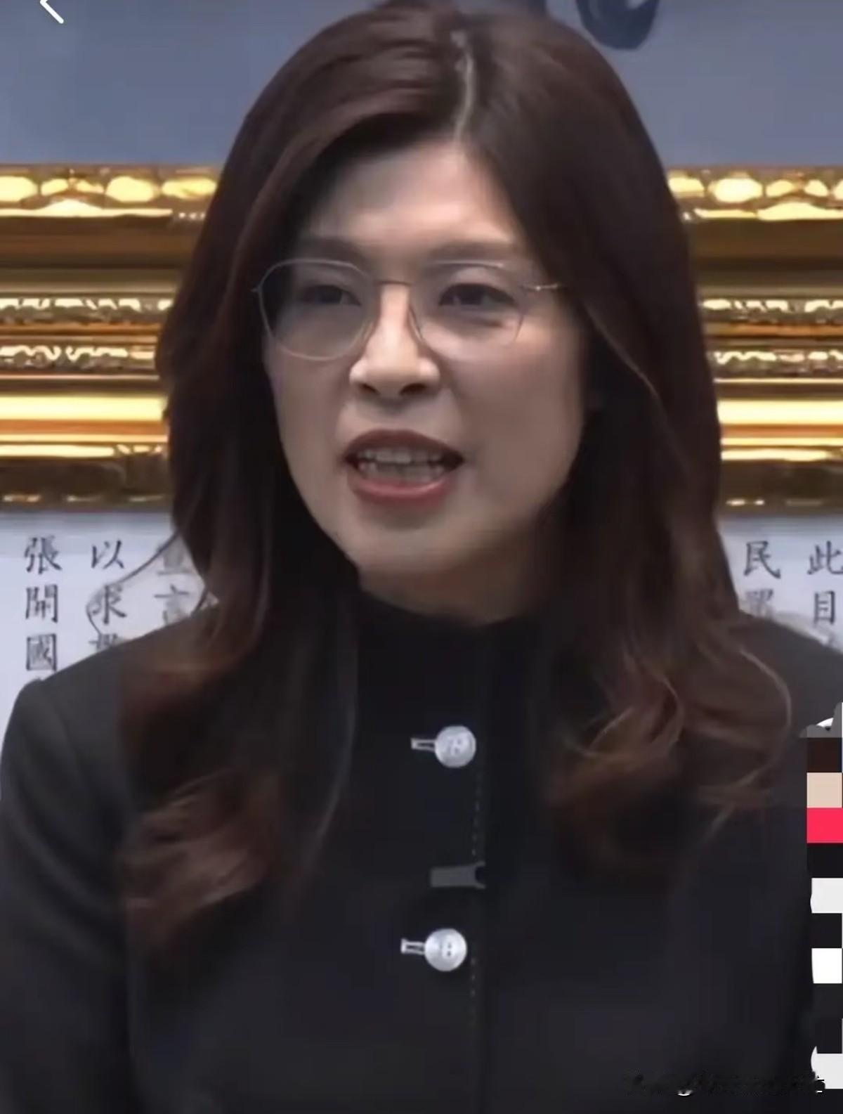 看到郑丽文赴美落空的消息，着实令人感到滑稽。总有人天真地以为，只要姿态放得够