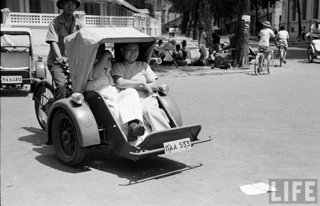 走,上班去!(1950年越南西贡)