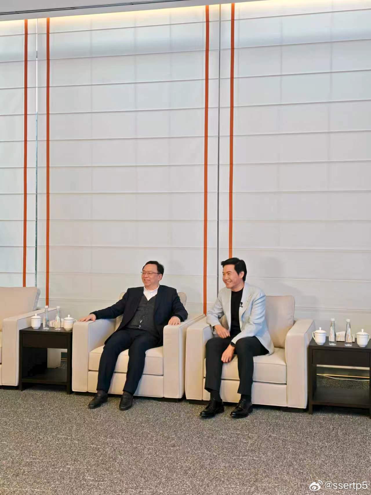 图1，虚假的双雄图2，真正的双雄。新一代su7