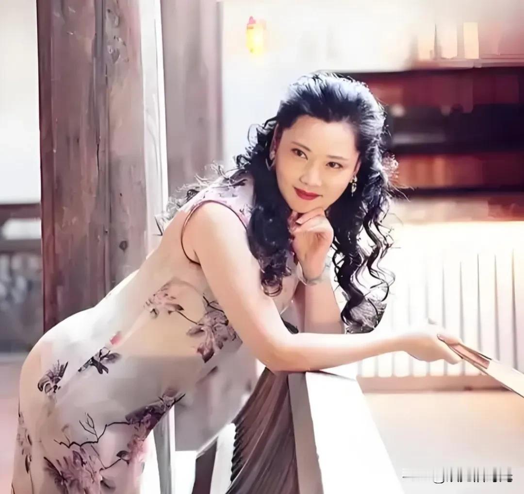 何赛飞说，生完孩子后她的一些行为得罪了很多亲戚朋友，她说出原因后，有不少网友并不