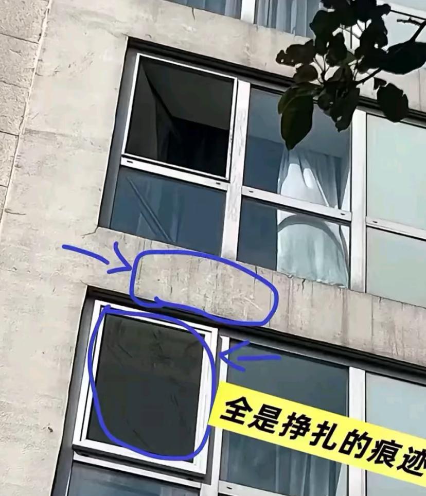 可怜的于朦胧，如果当时恰巧有一个路人经过，拿出手机拍下这一幕该有多好，这样于朦胧
