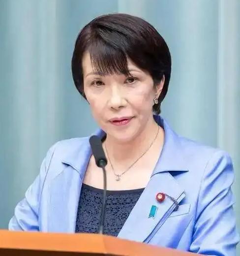 日元暴跌不是新闻，但日本这次应对的路子，有点意思。一边是砸5.4万亿日元下场干