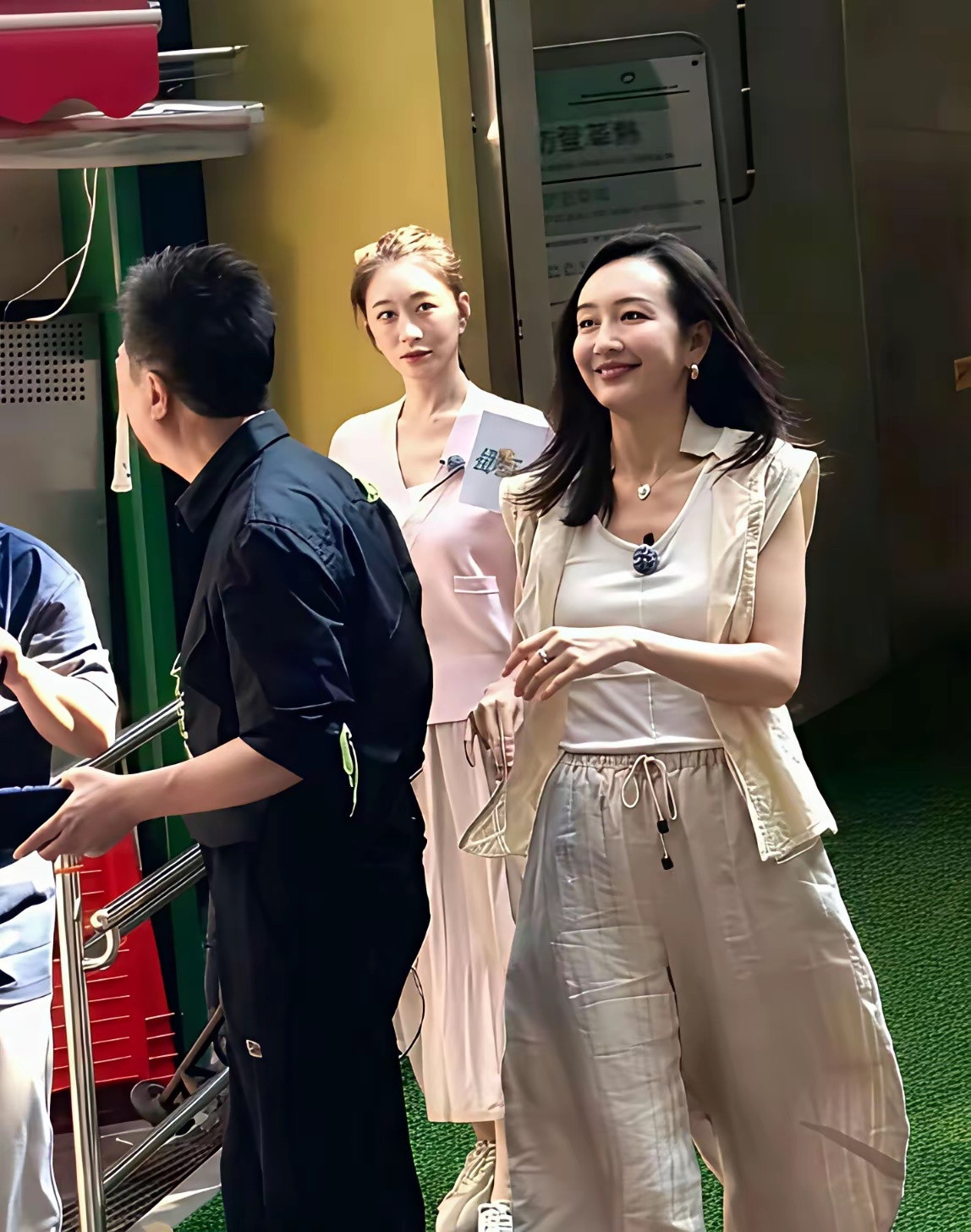 王鸥和李小冉现实中长这样…果然不是谁都能做成女明星的