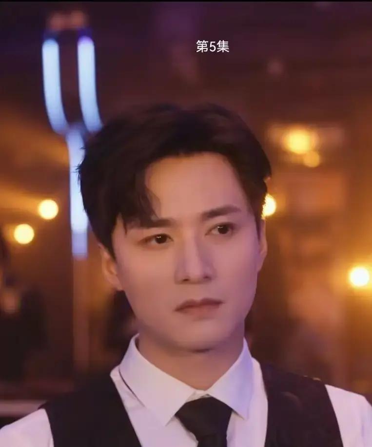 王皓祯的新剧《方夏》你看了吗？开局就放大招，被网友封为“癫剧”。什么替身文