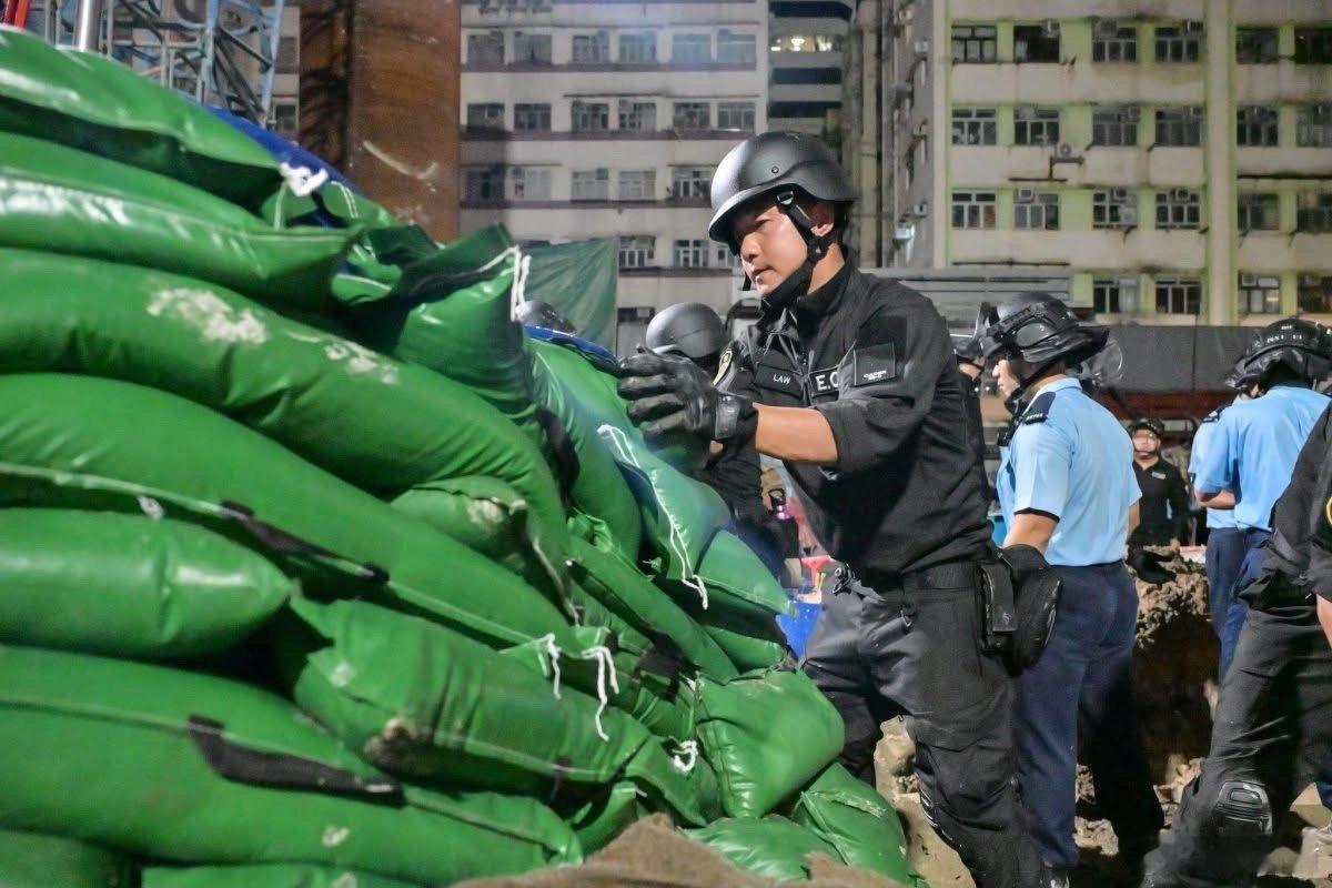 鲗鱼涌现战时炸弹警方连夜拆弹　香港警察守护香港热点观点港闻鲗鱼涌昨午（19日