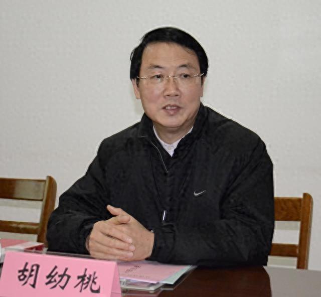 官员的腐败往往会与钱和色联系起来，往往一是贪财，二是好色，就是用是用权力交易。胡