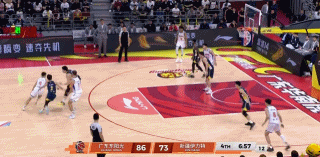 崔永熙这个单手抓球真帅啊，被他装到了就单手抓球这一下国内就没有第二个能做到的！