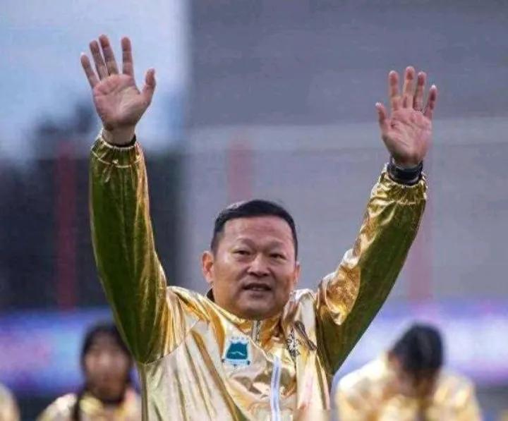 武汉女足夺得亚冠首冠，主教练常卫魏心里乐开了花。中国不缺好教练，常卫魏的出色表