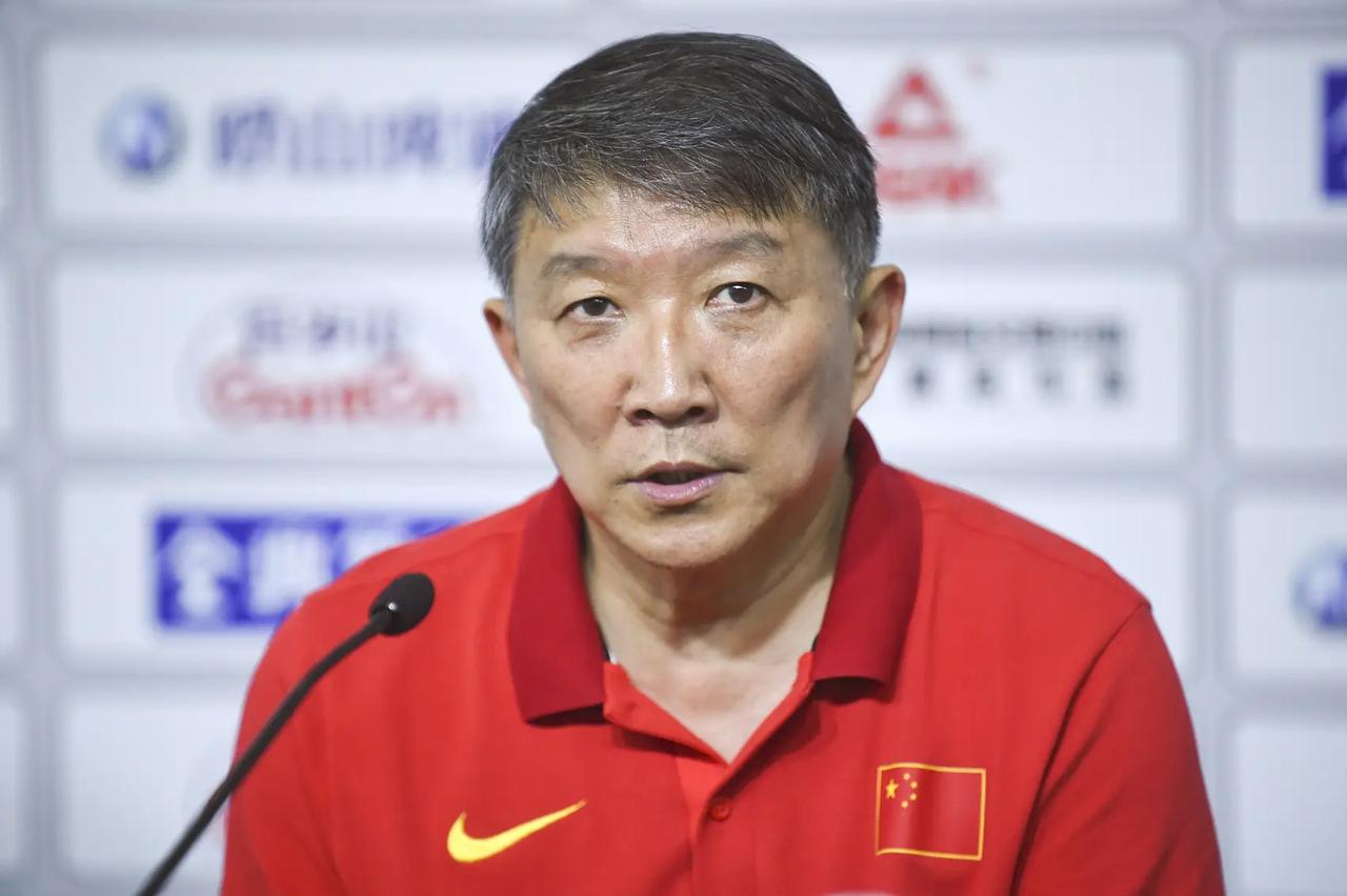 宫鲁鸣的帅位真的保住了？就算我们最终以61:90不敌法国女篮，但我们依旧成功打进