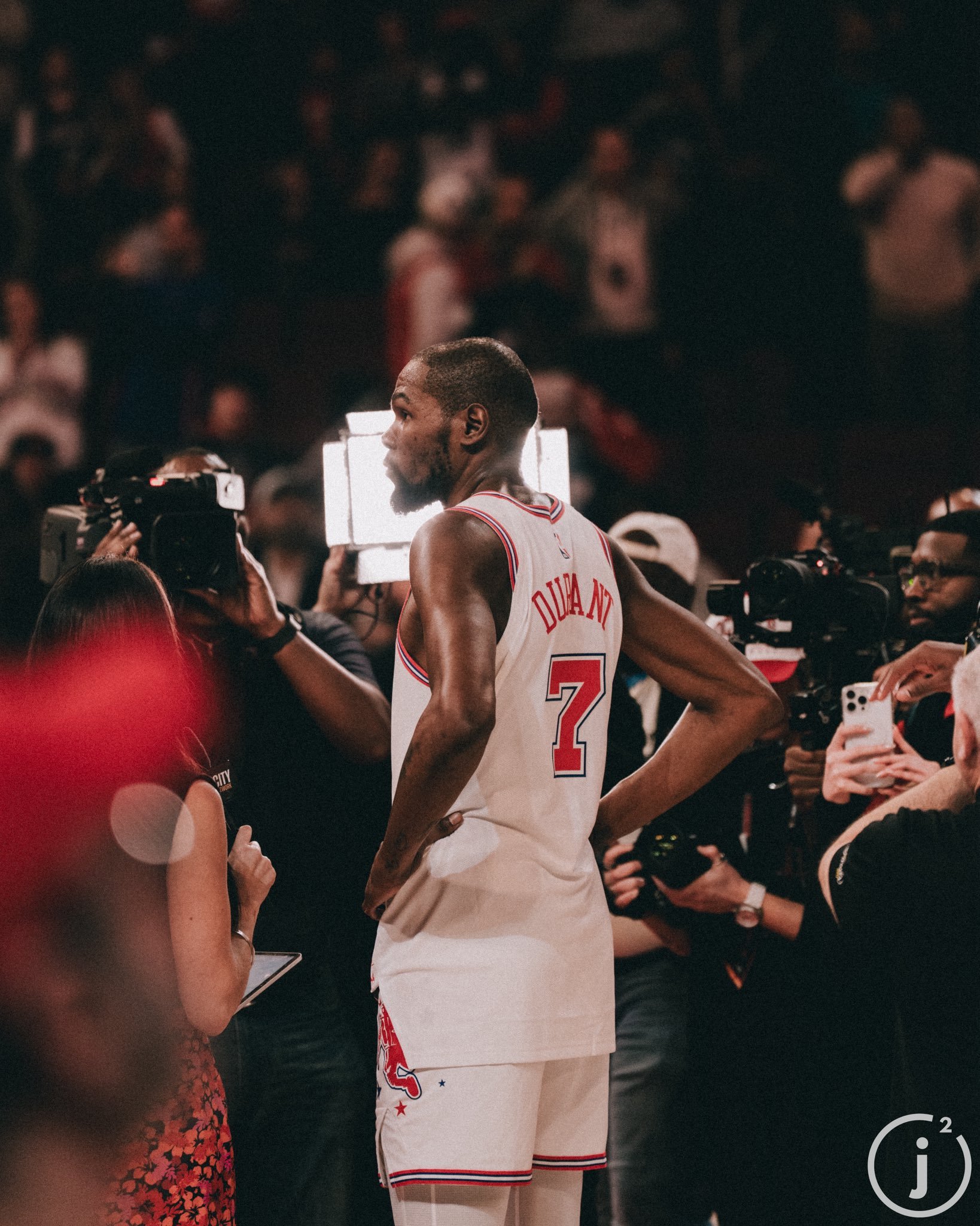 杜兰特赛后采访谈自己的上场时间（背靠背85分钟）：“那是我拿薪水该做的事，老兄。