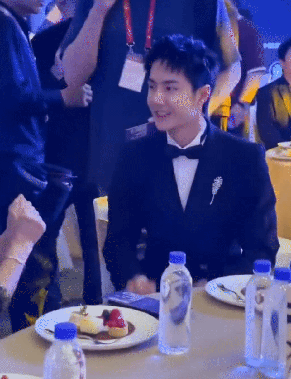 超可爱的动作[大笑]​​​