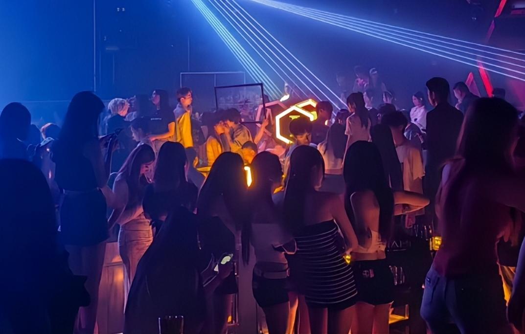 22岁姑娘一周7次泡吧，肠子烂到离世！咱年轻人别把“作死”当酷凌晨5点的酒