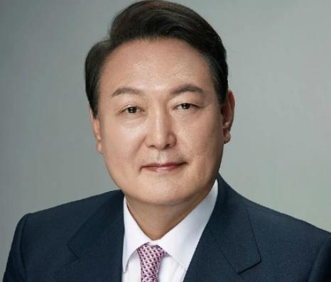 该说不说，尹锡悦还是有些头脑的。近期韩国法院对尹锡悦的一审判决已经出来了，跟