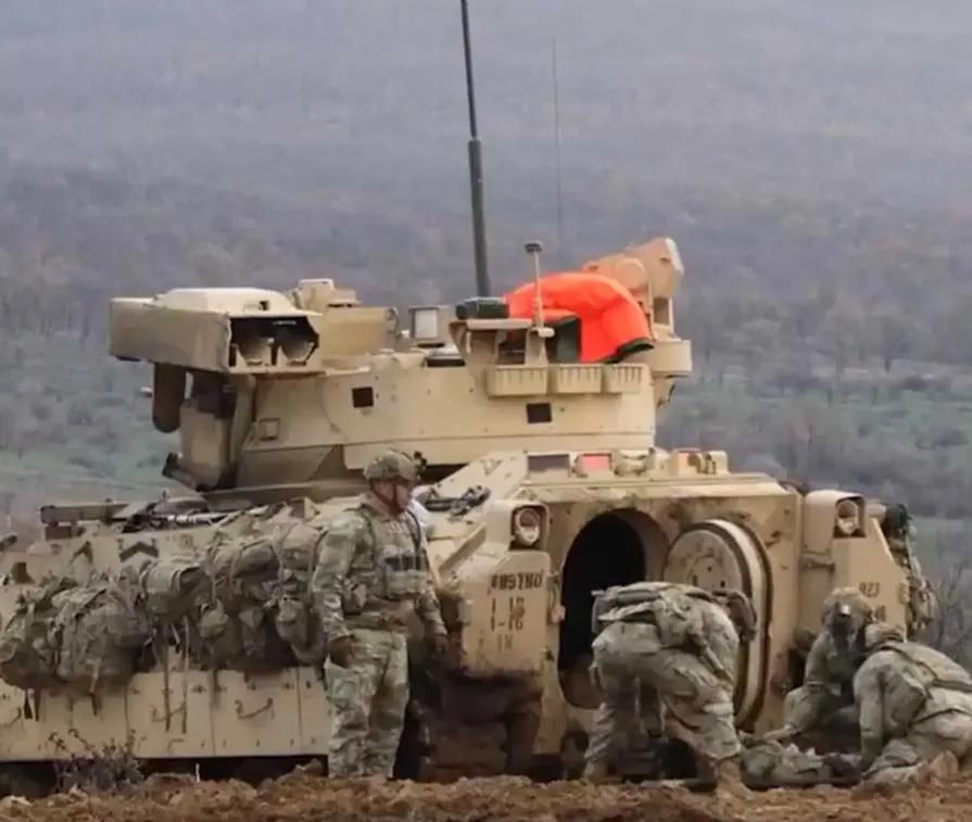 记者询问美国总统老特是否准备下令在伊朗开展地面行动，以及美国总统是否担心此次行动