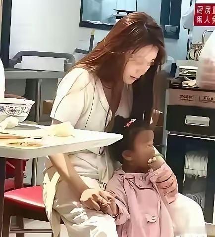 最近涉外婚育落户新规吵翻了，网友呼吁紧急修订婚姻法！核心提议是：涉外婚姻子女应统