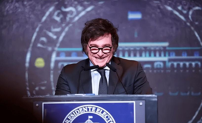 特朗普的铁杆盟友要访华，特朗普大呼：我爱中国！最近两件事看得人有点懵：一边是