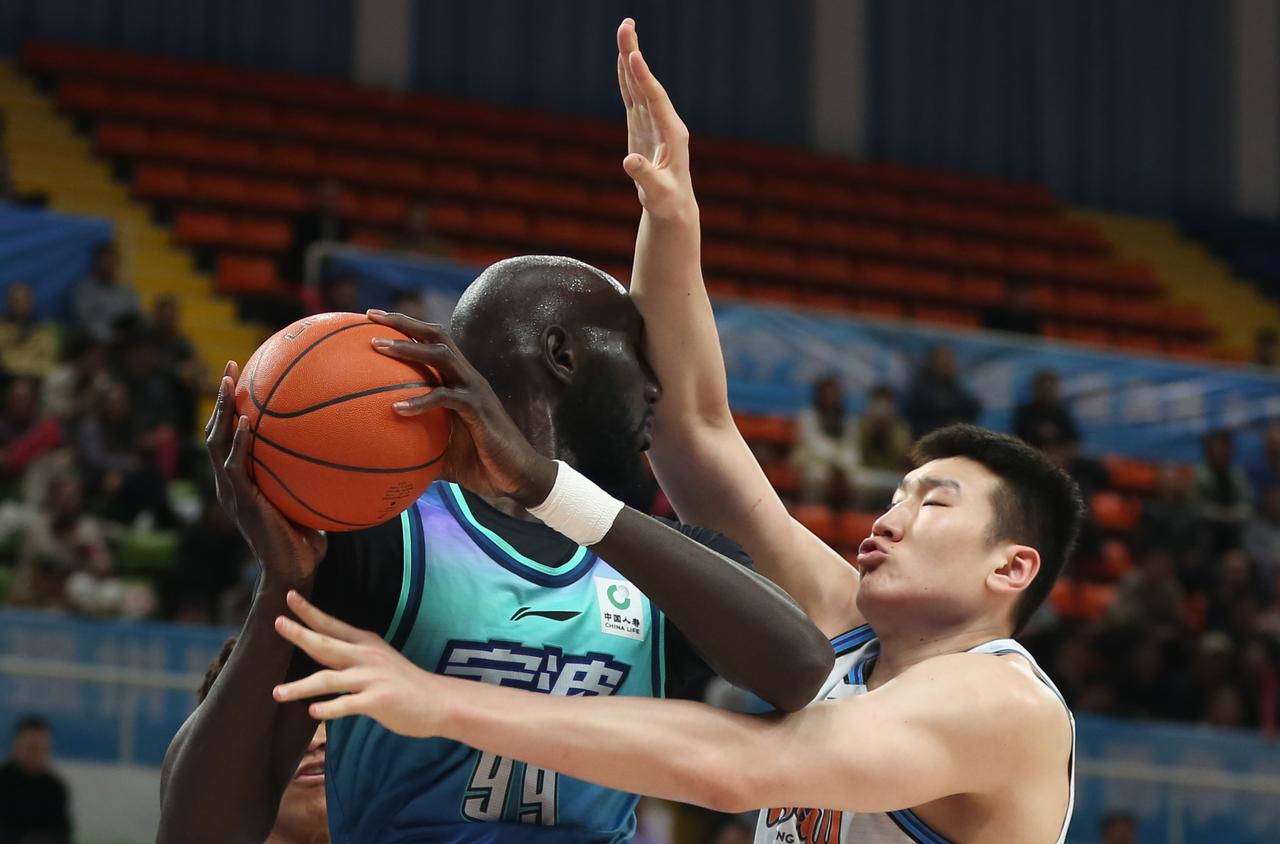 新疆队终于迎来了再度赢球的绝佳机会，当接下来的这场遭遇战正式打响之后，新疆队就将