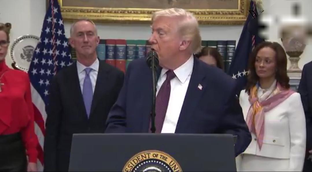 川普总统要动一块最大的奶酪医保。他刚刚放话，民主党正在密谋，要和那些富得