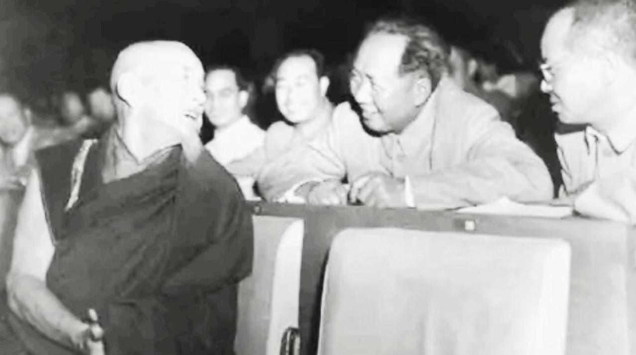 毛主席问高僧喜饶嘉措：人生真有轮回吗？对方的回答让主席连连称赞！青海的风没什么