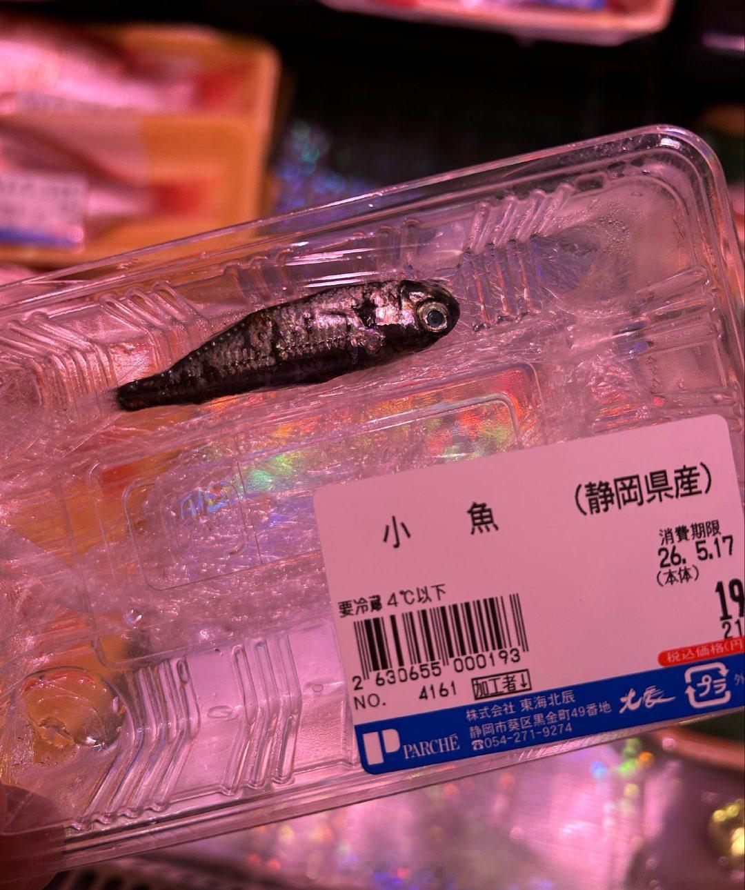 本以为广东菜市场两根葱都能买很厉害了，直到看到这个……但是相当不环保吧。迷惑行为