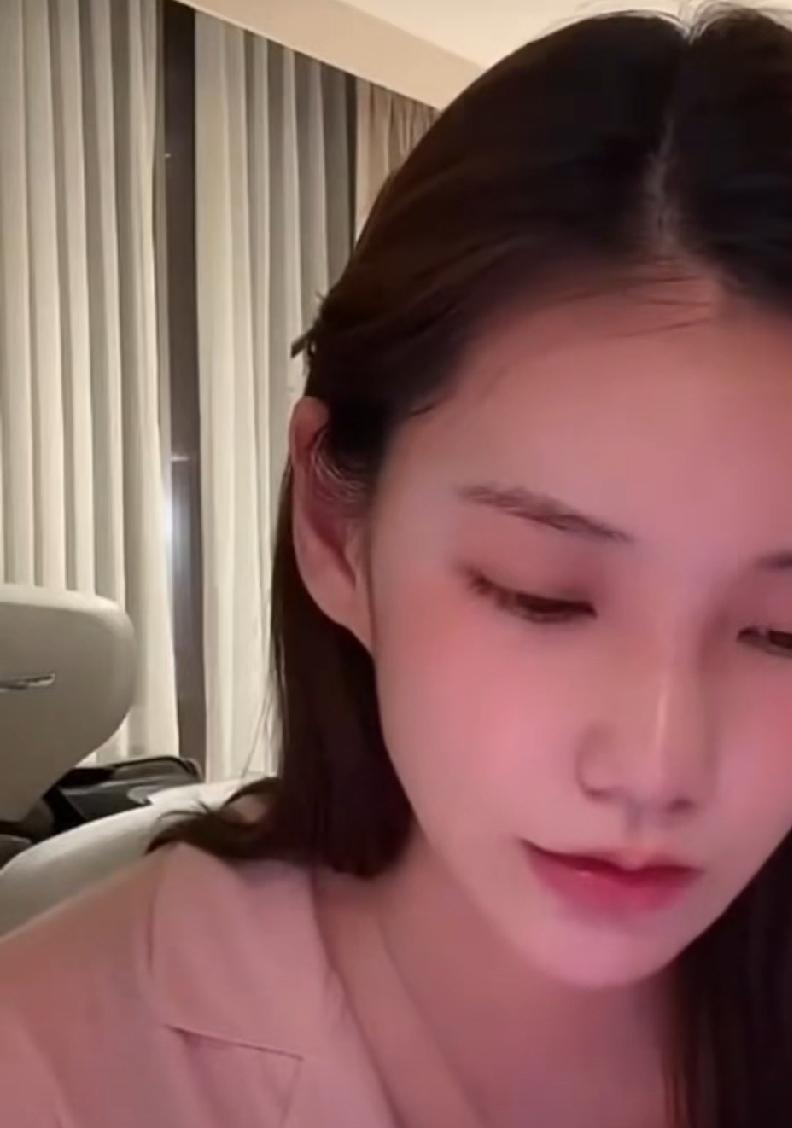 全网催马筱梅生二胎，可她的清醒治愈无数女人。刚剖腹产不久，身体还在恢复期，外界却