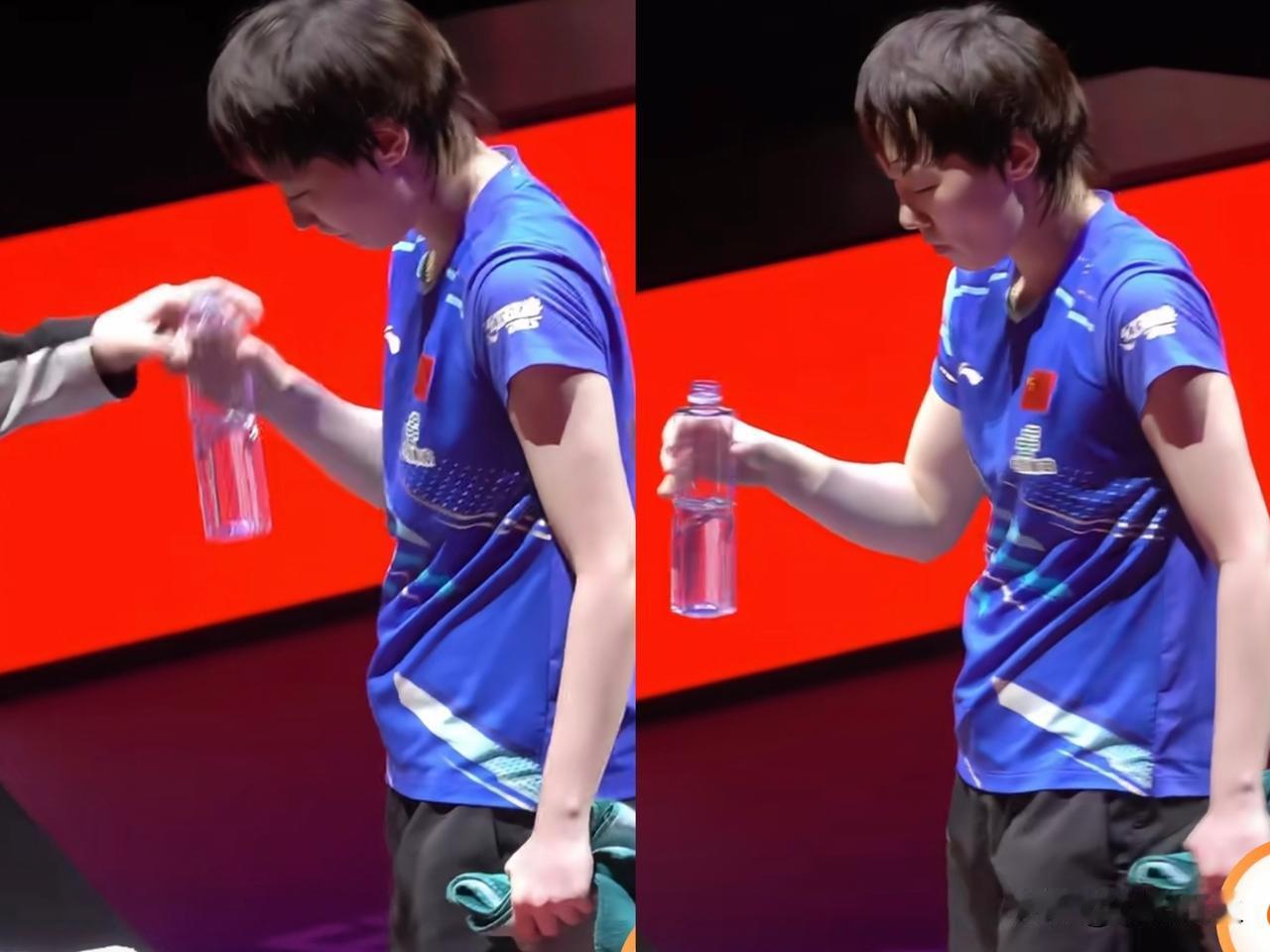 这王曼昱简直是“细节精灵”，看她接瓶水我鸡皮疙瘩都起来了。队友顺手递过来，