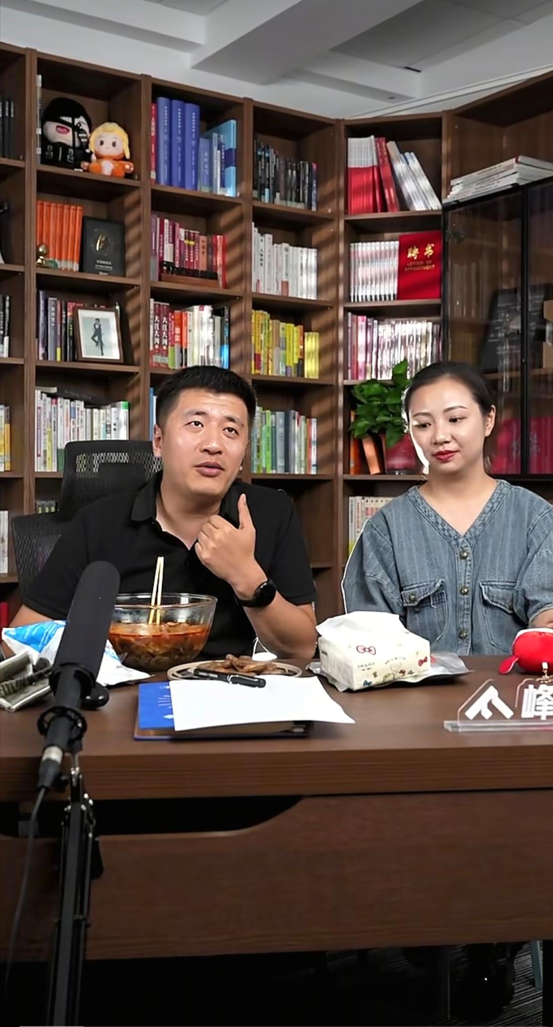 张雪峰公司的001号员工万霞，可能很多人都听过，但很少有人知道，她刚入职时，工资