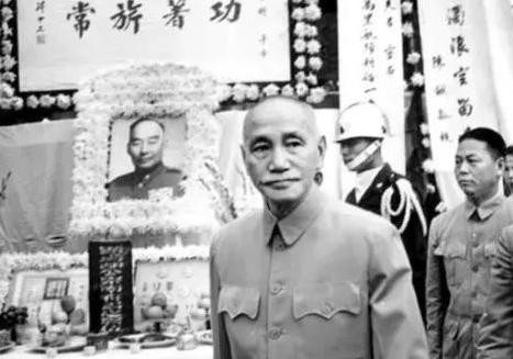 1962年2月10日，蒋介石探望病重的胡宗南，胡宗南泪流满面，说：“这里（台湾）