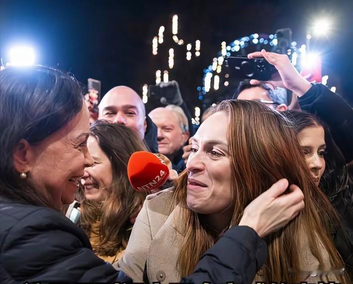 还是慢了一步，马查多突破了委内瑞拉层层检查，坐上民用快艇又换乘私人飞机，飞机中途