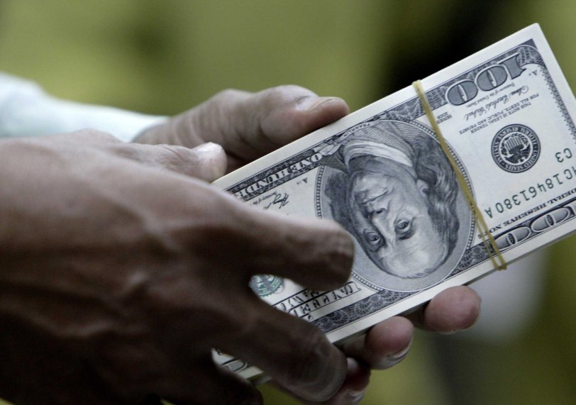 中国在香港狂收40亿美金, 一招“美元截胡”, 美国金融战略直接破防