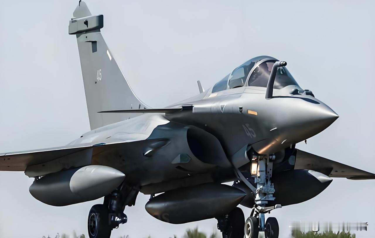 100架“阵风”入乌创纪录！法乌签200亿大单，这不仅是战机交易更是战后布局