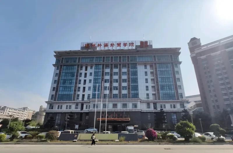 “最快女护士”马拉松夺冠后喊话领导8月31日，哈尔滨马拉松赛场上，“最快女护士